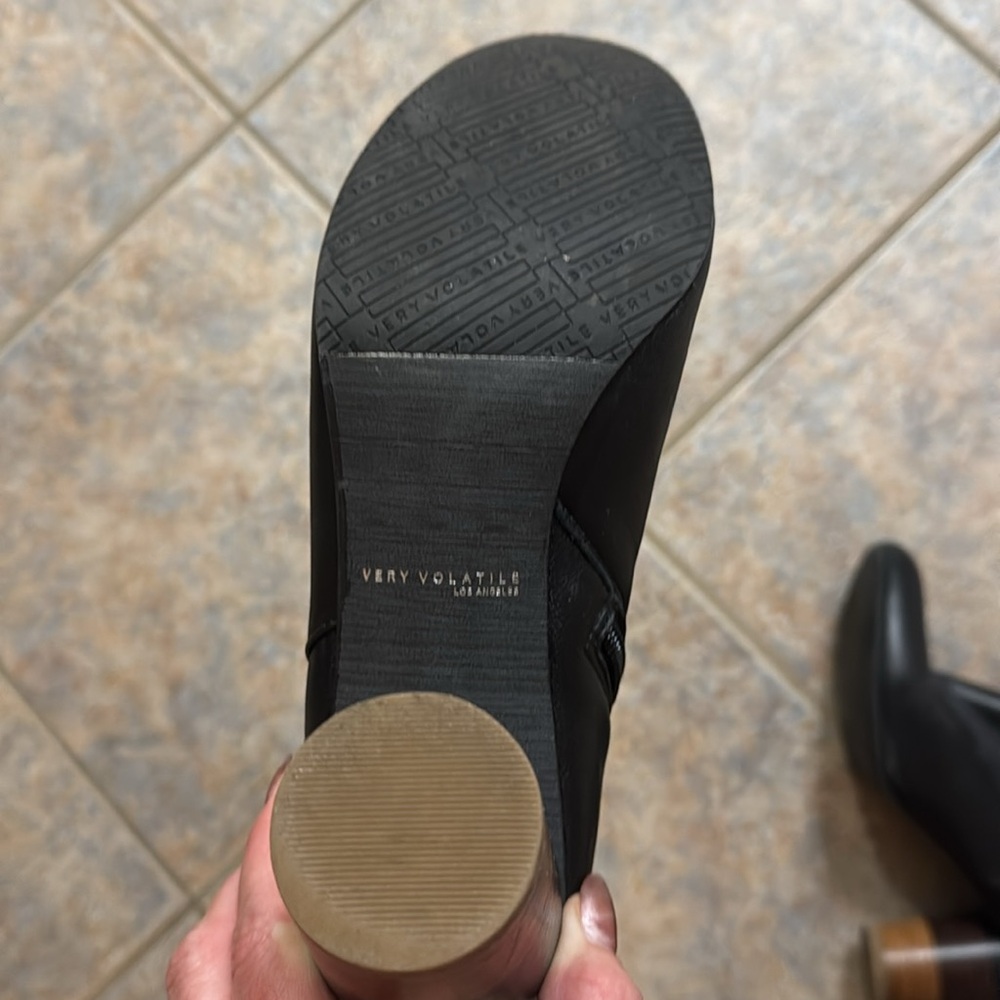 Size 10 women’s boots - Picture 2 of 4